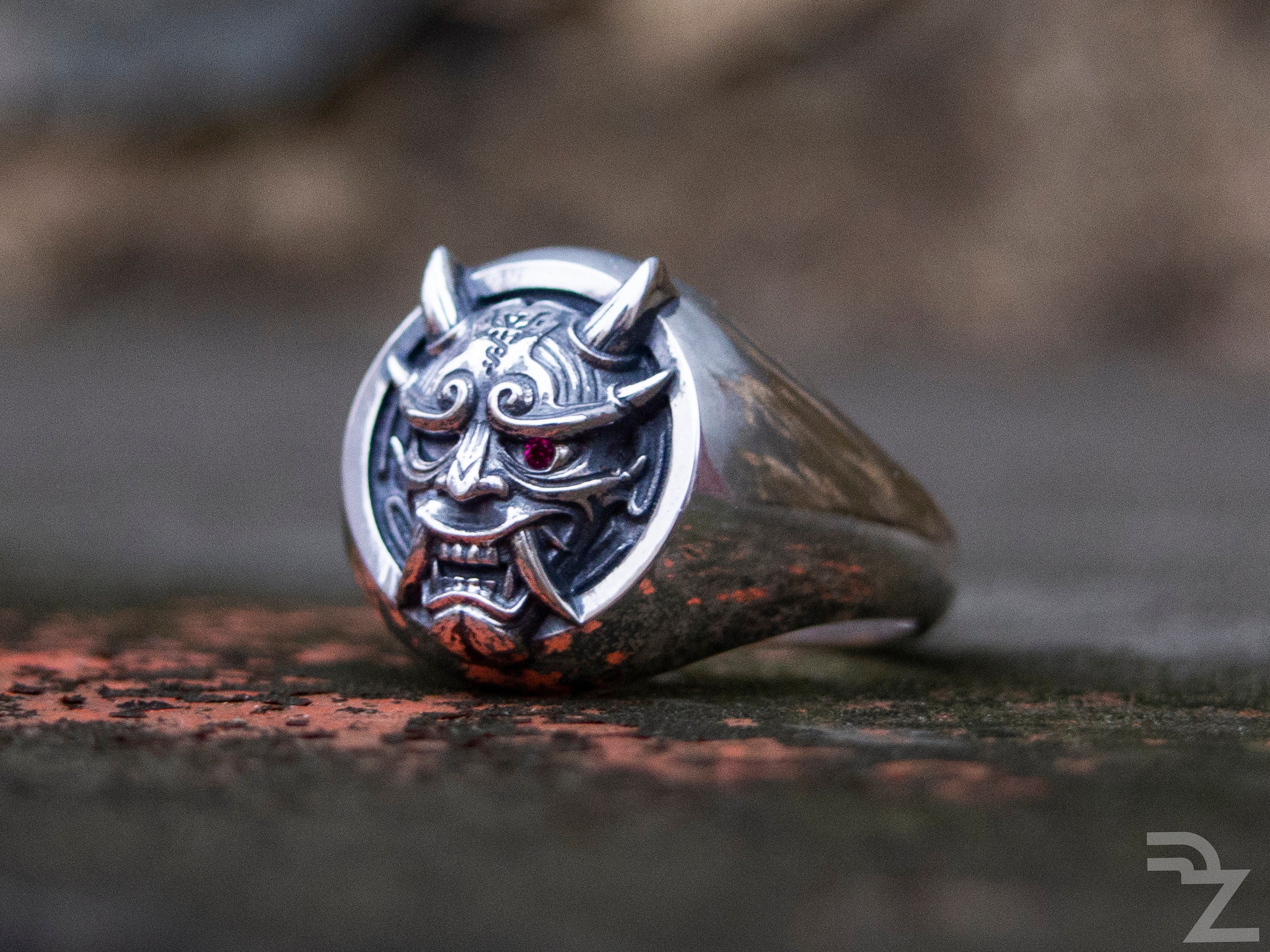 ювелирное кольцо маска. кольцо маска значение. перстень маска. кольцо с театральными масками. кольцо череп маске.