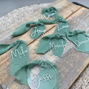 Personalisierte Tischkarten - runde Acrylscheibe mit Namen inkl. Band Namenskarte Platzkarte Namensschild Tischdekoration Namenskarte Modern