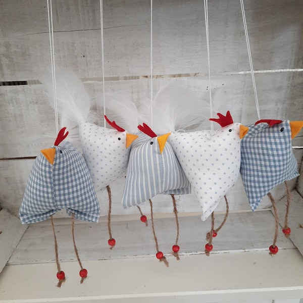 5 poules rigolotes en tissu - décoration printanière - bleu clair / bleu / blanc avec plumes