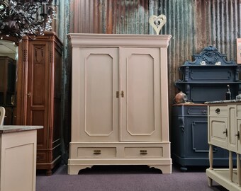 Antikes Shabby Chic Kleiderschrank, Beige.  SIEHE BESCHREIBUNG