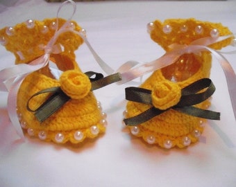 Baby shoes crochet shoes pearls yellow
