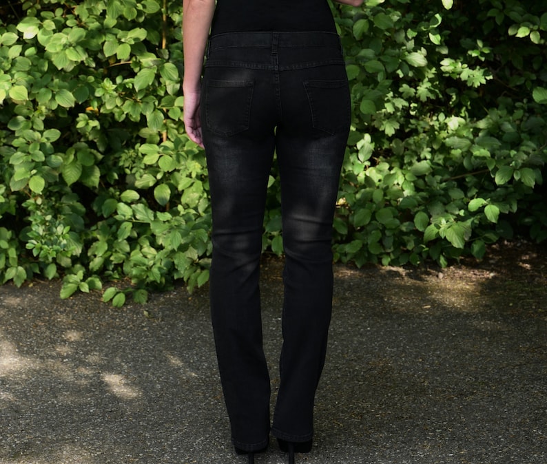 different lengths Comfy black maternity jeans image 3