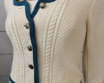 gestrickte Dirndljacke in Wunschfarbe