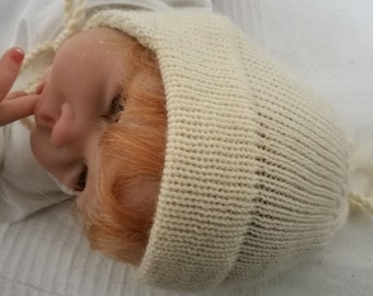 Warm baby hats in different sizes