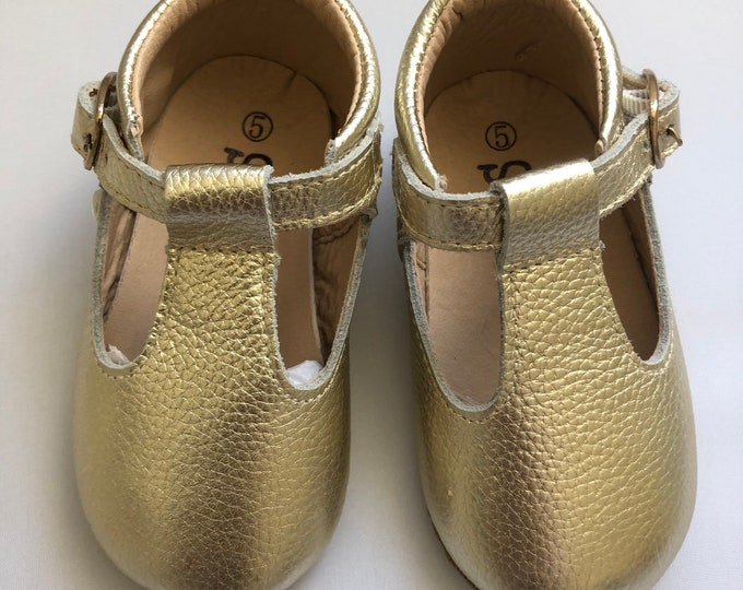 baby girl gold shoes size 5