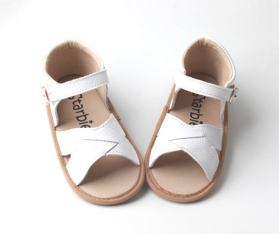 Sandalias blancas de suela suave para niños -