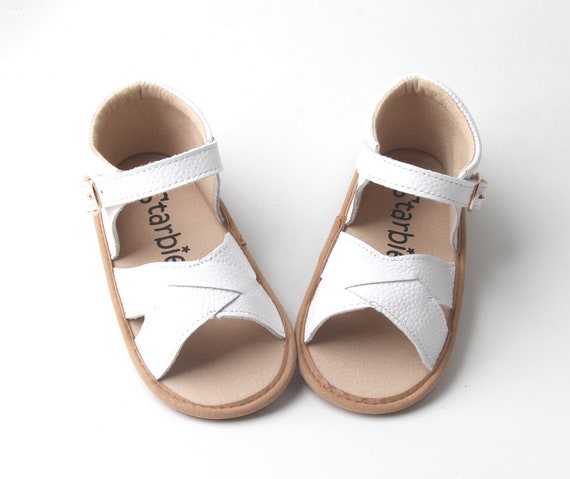 dignidad acumular Humorístico Sandalias blancas de suela suave sandalias para niños - Etsy España