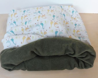 Sleeping bag for cats + dogs with a cute goose pattern
