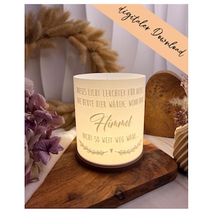 May include: A cylindrical, illuminated candle holder with German text, resting on a wooden surface. The text reads "Dieses Licht leuchtet für alle, die heute hier wären, wenn der Himmel nicht so weit weg wäre..." A diagonal banner reads "digitaler Download."