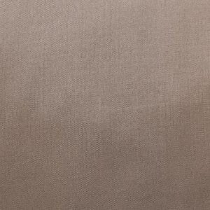 Könnte beinhalten: Ein glatter, hellbrauner Stoff mit einem dezenten Glanz. Der Stoff hat eine feine Webart und eine leicht strukturierte Oberfläche.