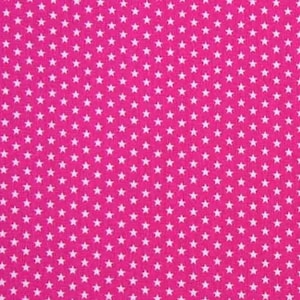 Könnte beinhalten: Ein rosa Stoff mit einem weißen Sternenmuster. Der Stoff wird mit einem Lineal gemessen, das 16 bis 41 Zoll anzeigt.