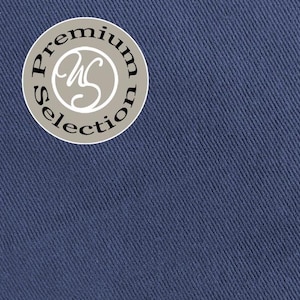 Op de afbeelding: Een close-up van een donkerblauwe stof met een subtiele textuur. Een witte cirkel met de tekst "Premium Selection" en een gestileerd "WS"-logo bevindt zich in de linkerbovenhoek.