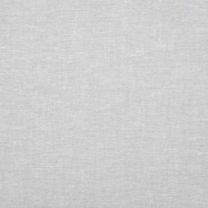 Peut inclure: Gros plan sur un tissu uni gris clair avec une texture tissée subtile.