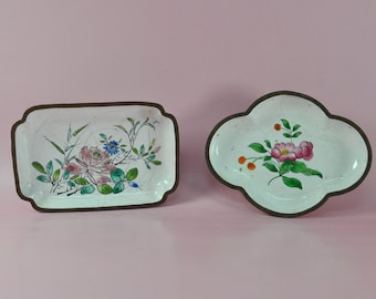Paar vintage Canton emaille pins schaaltjes | Chinees exportemaille | Handgeschilderde bloemen | Snuisterijschaal | Chinoiserie-decor | Koperen email:
