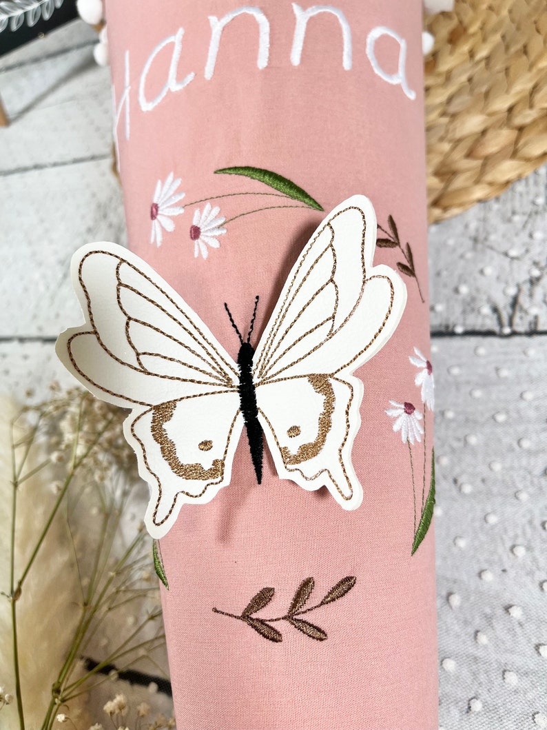 Mädchen Schultüte mit 3D Schmetterling im Blütenkranz aus Stoff Bild 4