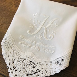 Personalized Monogrammed Handkerchief, Wedding Hankie, Custom Wedding Handkerchief, floral embroidered Monograming Hankie, mom bride gift