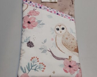 Funda de teléfono móvil Owl con flores fondo blanco