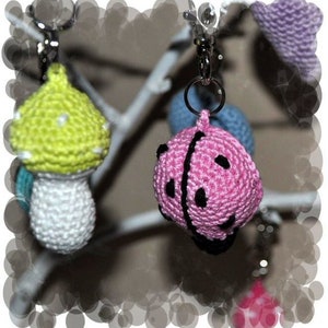 E-book crochet pattern pendant lucky charm image 3