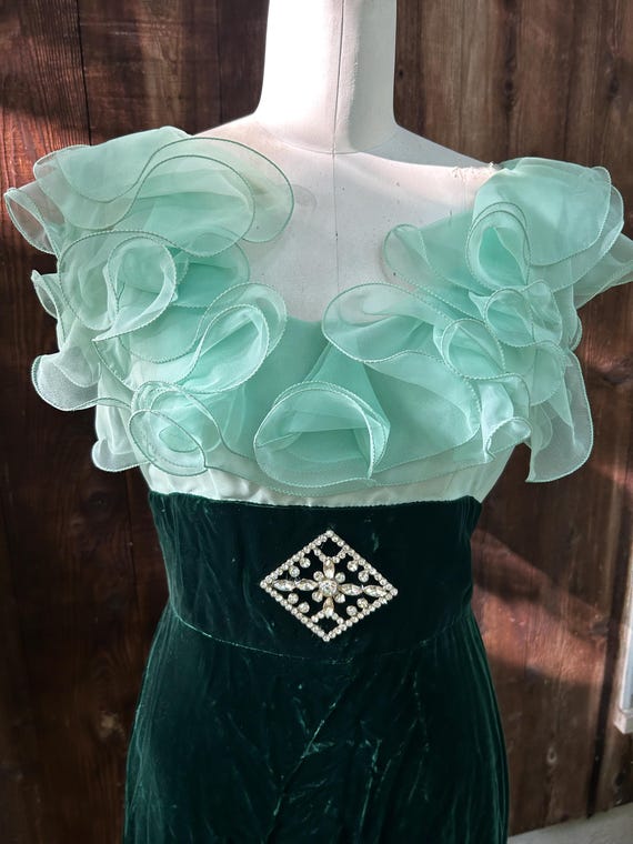 Vintage Long Green Velvet Party Dress Ruffle Collar Sequin Brooch Unique  Size Small/ Medium - Etsy