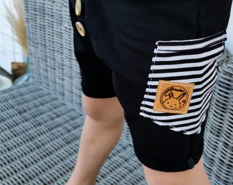 Classic Shorts - schwarz Streifen