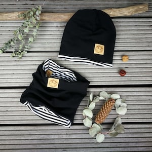 Reversible beanie and reversible tube scarf set