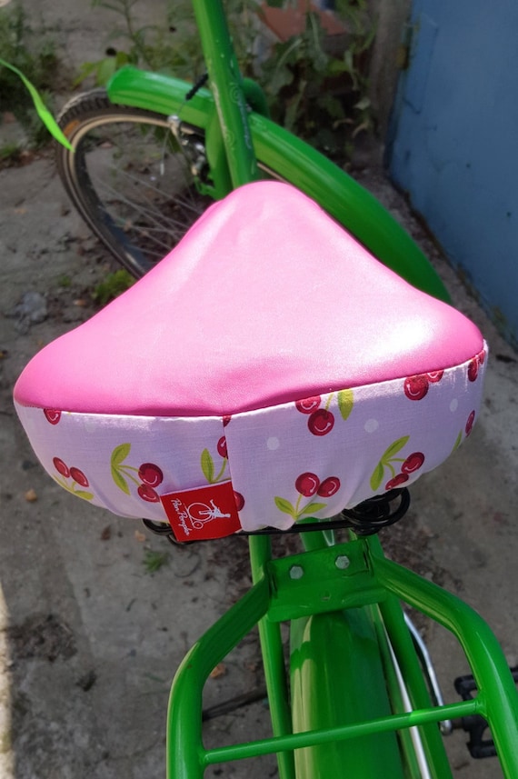 ein weises undschwarzes und rosanes fahrrad