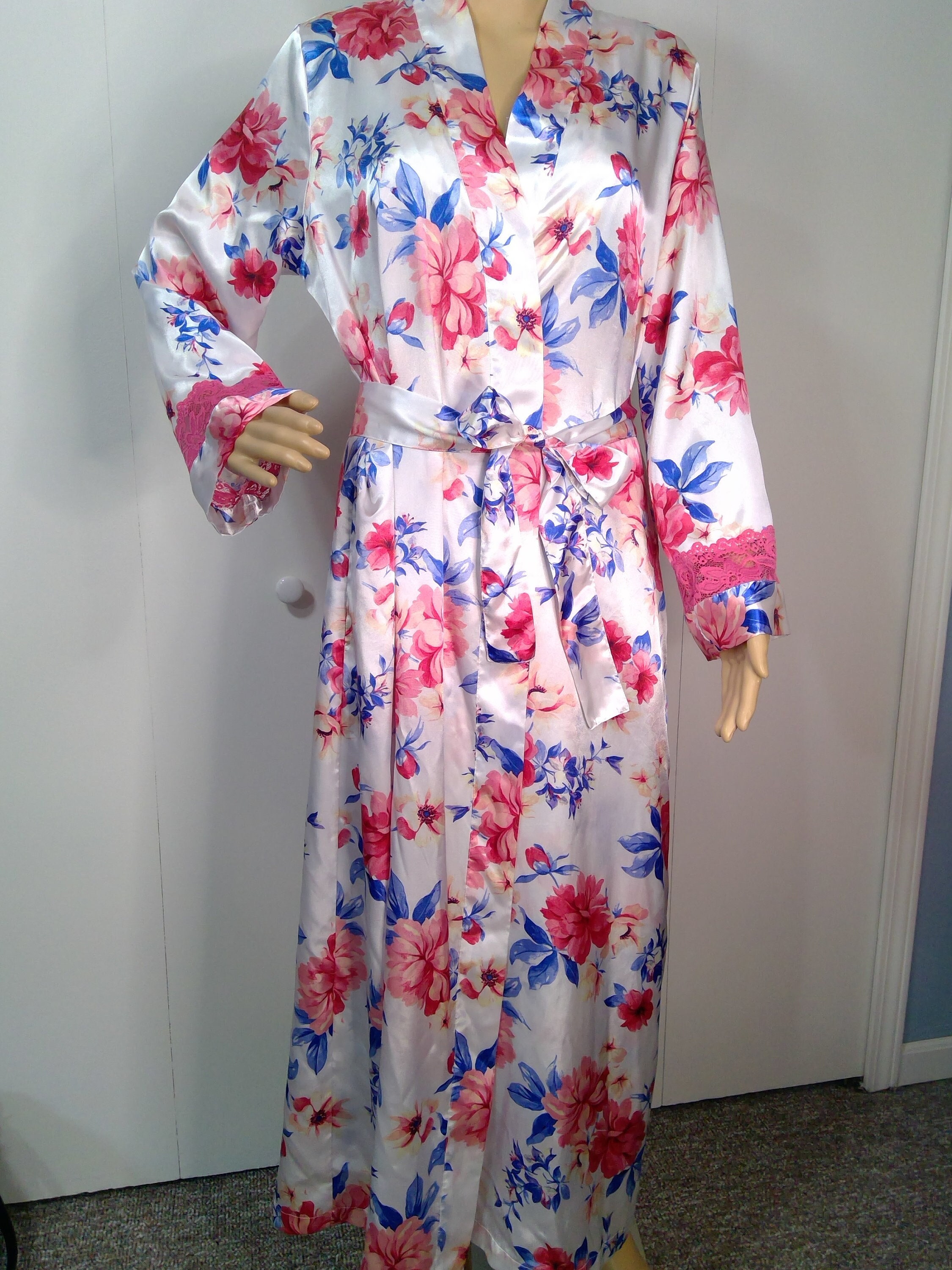 Vintage Thalia Sodi Intimates Floral Peignoir Maxi Gown & Robe Set Vintage Thalia Sodi Intimates Floral Peignoir Maxi Gown & Robe Set