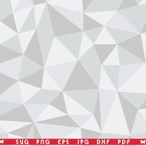 Könnte beinhalten: Ein geometrisches Muster aus grauen und weißen Dreiecken, das einen Low-Poly-Effekt erzeugt. Die Dreiecke variieren in Größe und Farbton und erzeugen eine strukturierte Optik. Ein rotes Banner unten zeigt "SVG PNG EPS JPG DXF PDF".