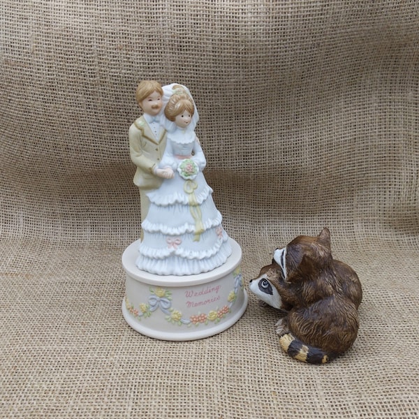 Bride & Groom Music Box, Wedding Memories,  Vintage Wedding Couple Cake Topper Music Box, Plays 'Here Comes the Bride"