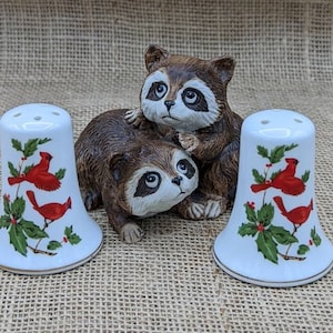 Lefton Christmas Cardinals Salt & Pepper Shakers, Fine China, Holly, Cardinals, 22K Gold Accents, George Z. Lefton, 1984