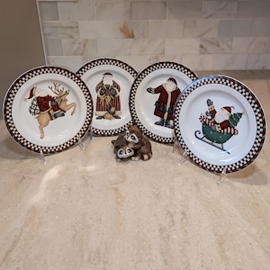 Santa Plates Santa&#39;s Spirit Sakura 2001 Debbie Mumm Set of 4 Salad or Dessert Plates