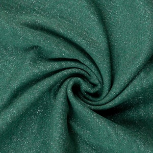 Op de afbeelding: Een close-up van een tealgroene stof met een subtiele glans. De stof is zacht en heeft een lichte glans.