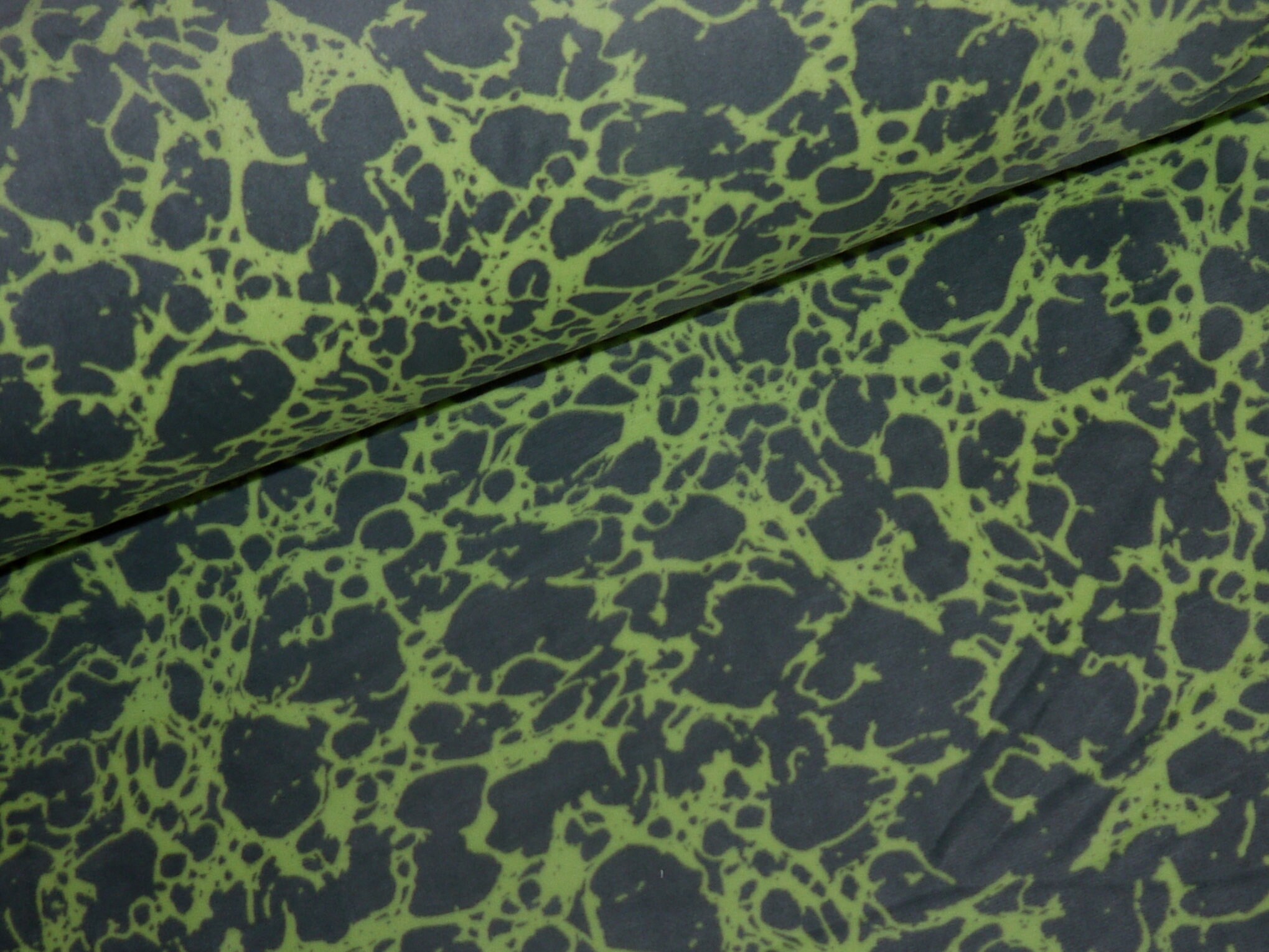 9,98Euro/m Nicki Fleece grau neon grün Muster Stoff Fleecestoff