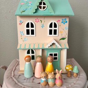 ドールハウス、ウォルドルフ玩具、子供用ドールハウス、幼児用玩具、幼児への誕生日プレゼント、ウォルドルフギフト、木製玩具、木製人形