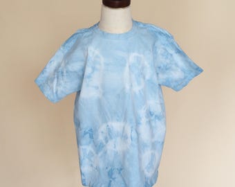 Medium tshirt, Indigo dye, natural dye indigo, indigo tshirt, natural dye clothes, cotton clothes, indigo clothes, blue tshirt
