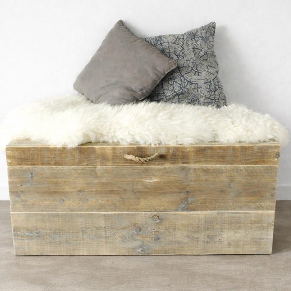 Truhe *Nis* aus Bauholz, Bauholz Möbel, Upcycling Möbel