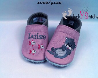 Krabbelschuhe, Lederpuschen, Otter liegend, Name, personalisierbar