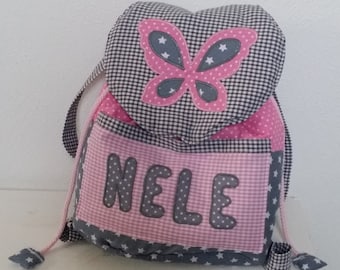 Kindergarten-Rucksack mit Namen und Schmetterling in rosa grau