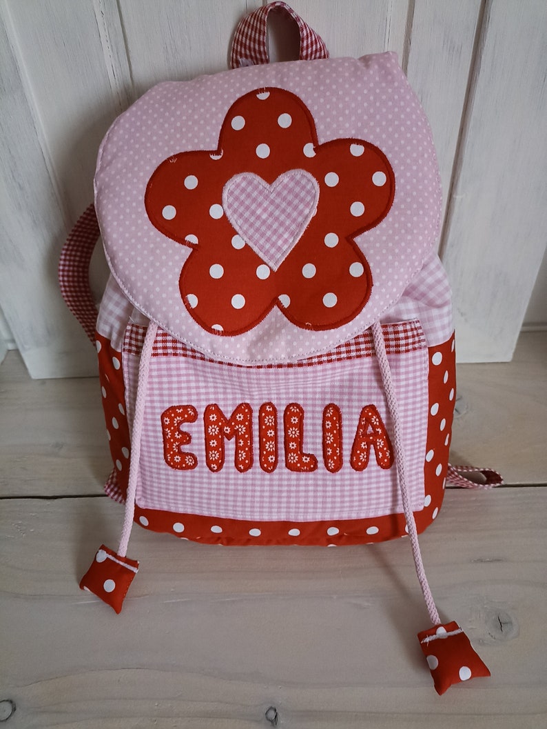 Kindergarten-Rucksack mit Namen und Blume rot rosa Bild 1