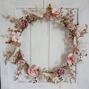 Delicate spring wreath, summer wreath, artificial and dried flowers, wreath, floral wreath, decorative wreath