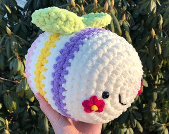 Pluszowa pszczoła wielkanocna szydełkowa, gigantyczna, miękka i puszysta, amigurumi - kwiaty wiosenne - pastele - jajko wielkanocne - wypełniacz do koszyka wielkanocnego - pszczoły szydełkowe
