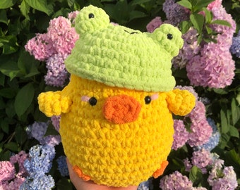 Jumbo Chick w czapce żaby pluszowa szydełkowa Amigurumi - miękka i puszysta - modna - kawaii - kaczka - peep - czapka wiaderkowa żaby - miękka - słodka szydełkowa pluszowa