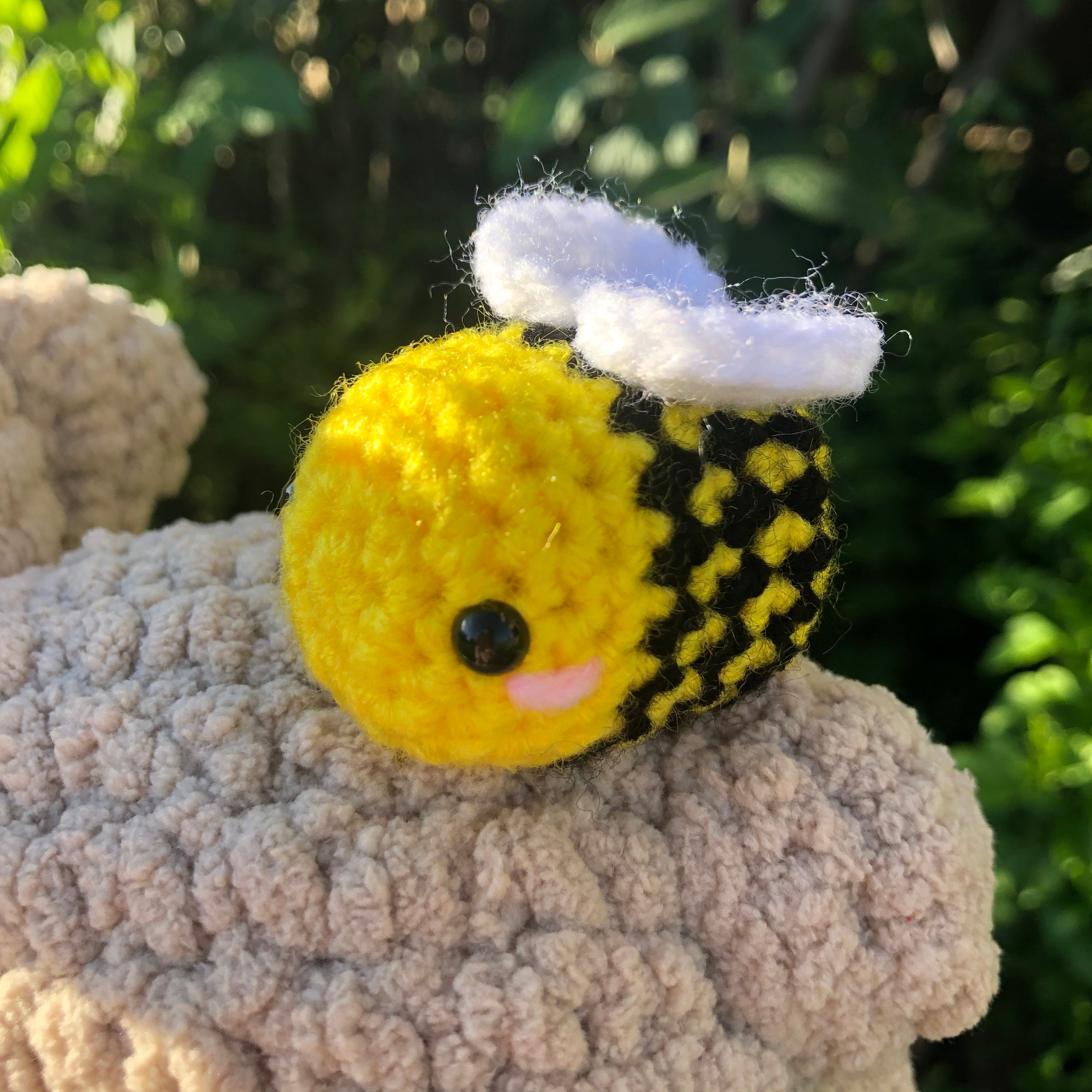 E*i様 ハニーポットちゃんの編みぐるみ◎ sold out]蜂蜜くれなきゃ刺しちゃうぞっ🐝