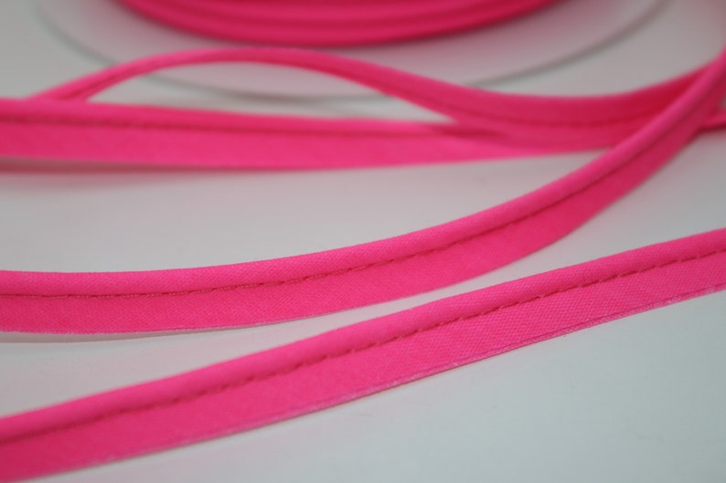 2m Paspelband neonpink Paspel pink neon ab 2 Meter EUR 1,90/m Biesenband Biese neon-pink Biesen Bild 1