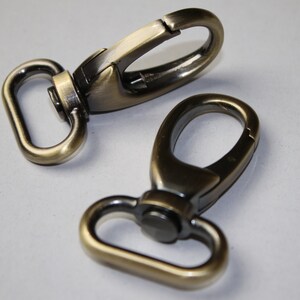 Karabinerhaken 25 mm altmessing glänzend LETZTER EUR 3,90/St. Karabiner messing Bild 1