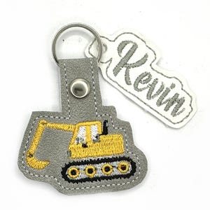 Porte-clés excavatrice véhicules nom pendentif porte-clés sac à dos étiquette nominative étiquette de bagage sac d'école cartable personnalisé