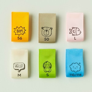 Größenetiketten zum Einnähen in 18 Farben, weiche Satin-Labels, Kleidergrößen für Baby- & Kinderbekleidung, Größenlabels 35+ Motive zur Wahl
