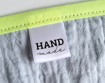 10 Handmade Satin Labels mit Herz, 2x2 cm zum Einnähen, Handmade Webetiketten, Stofflabel Handgemacht mit Liebe, weiche Einnähetiketten