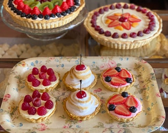 Fake Food Cream Tarts Artisan-Crafted Fake Food Cream Tarts: Delectable Treats for Display & Decor, Exquisite Faux Cream Tarts