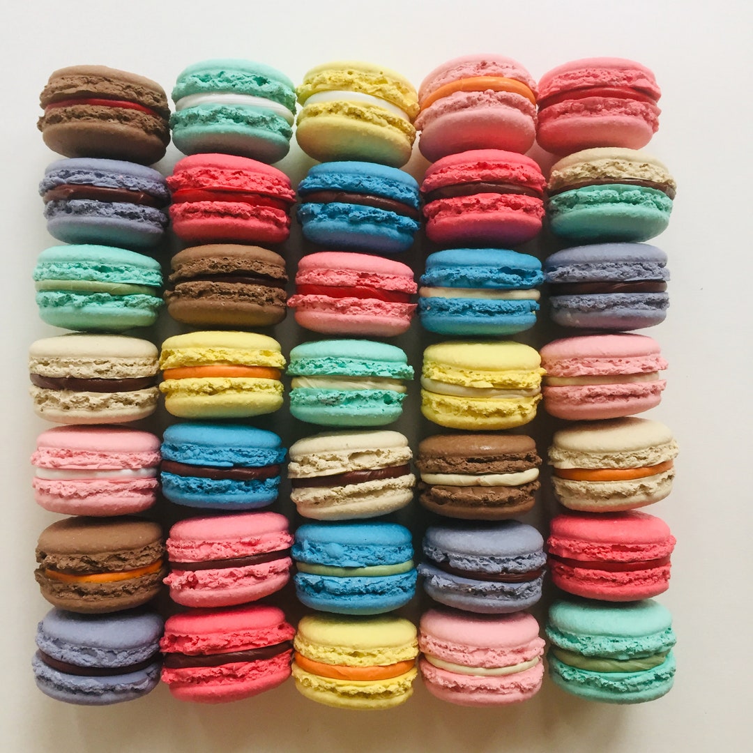 8 Macarons Artificiels En Polyuréthane - Décoration Maison, Vitrine, Photo - Couleurs Assorties, Réalistes
